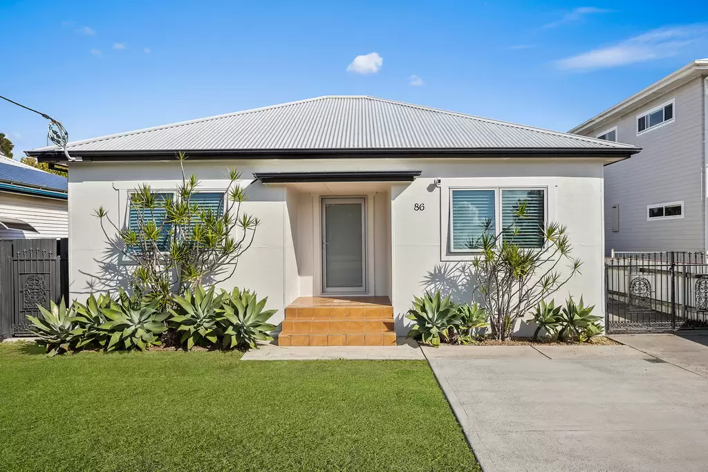 86 Carters Lane, Fairy Meadow For Sale by Laurence Morgan Real Estate