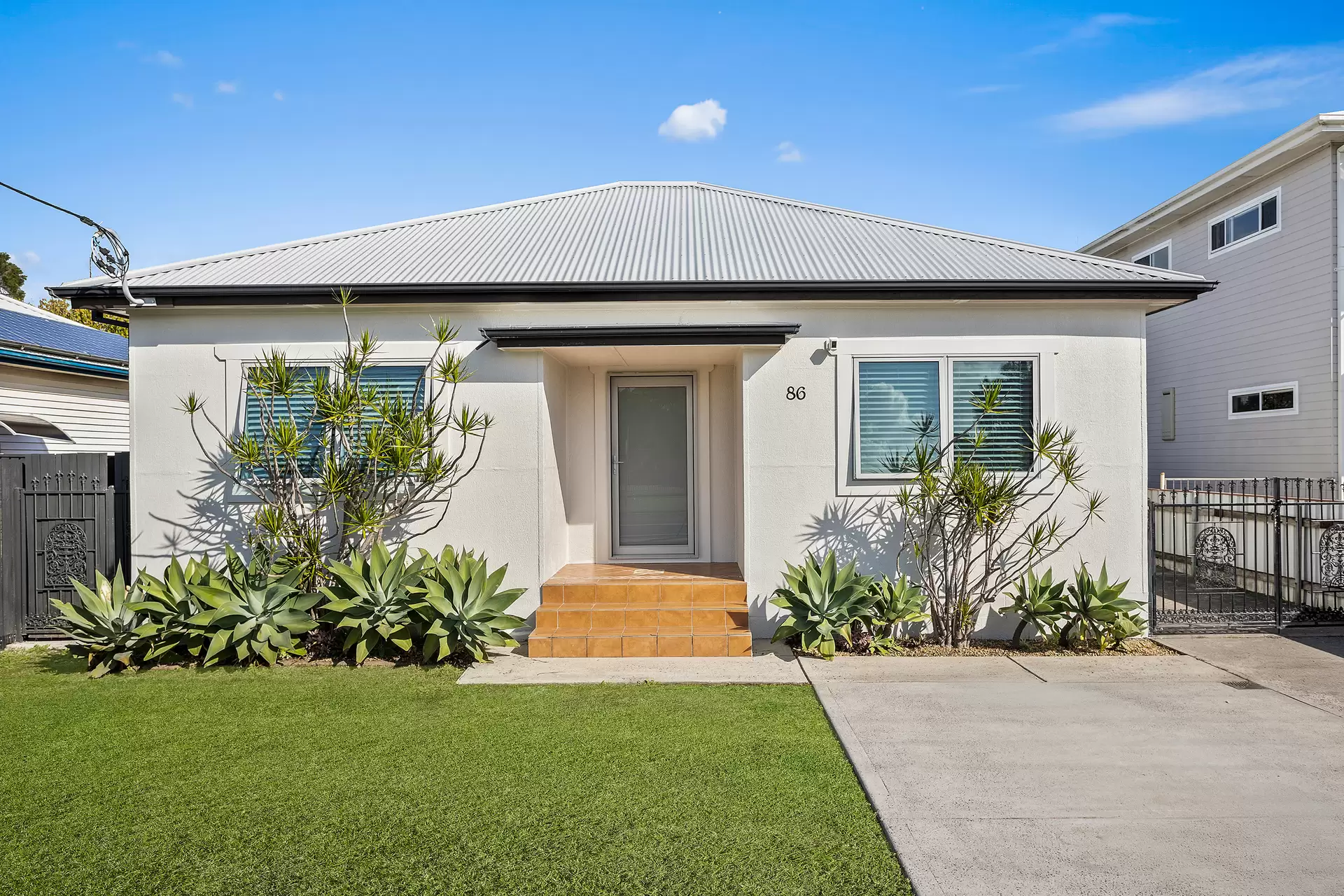 86 Carters Lane, Fairy Meadow For Sale by Laurence Morgan Real Estate - image 1