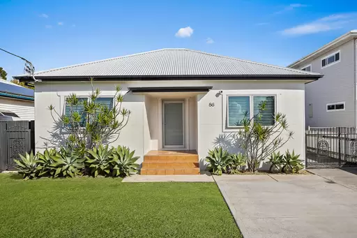 86 Carters Lane, Fairy Meadow For Sale by Laurence Morgan Real Estate