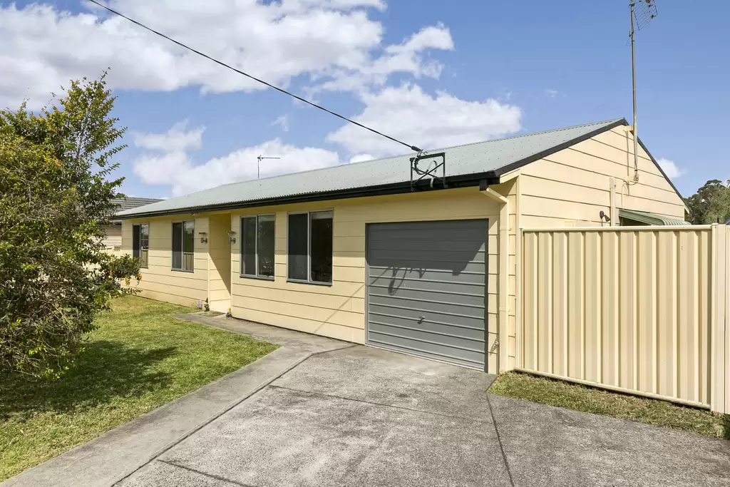 27 Waples Road, Unanderra For Sale by Laurence Morgan Real Estate