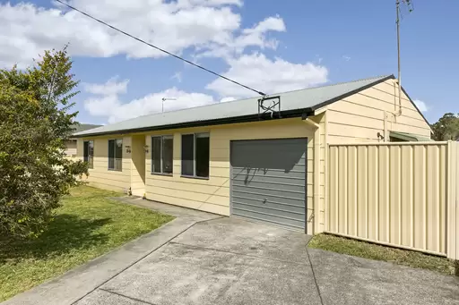 27 Waples Road, Unanderra For Sale by Laurence Morgan Real Estate