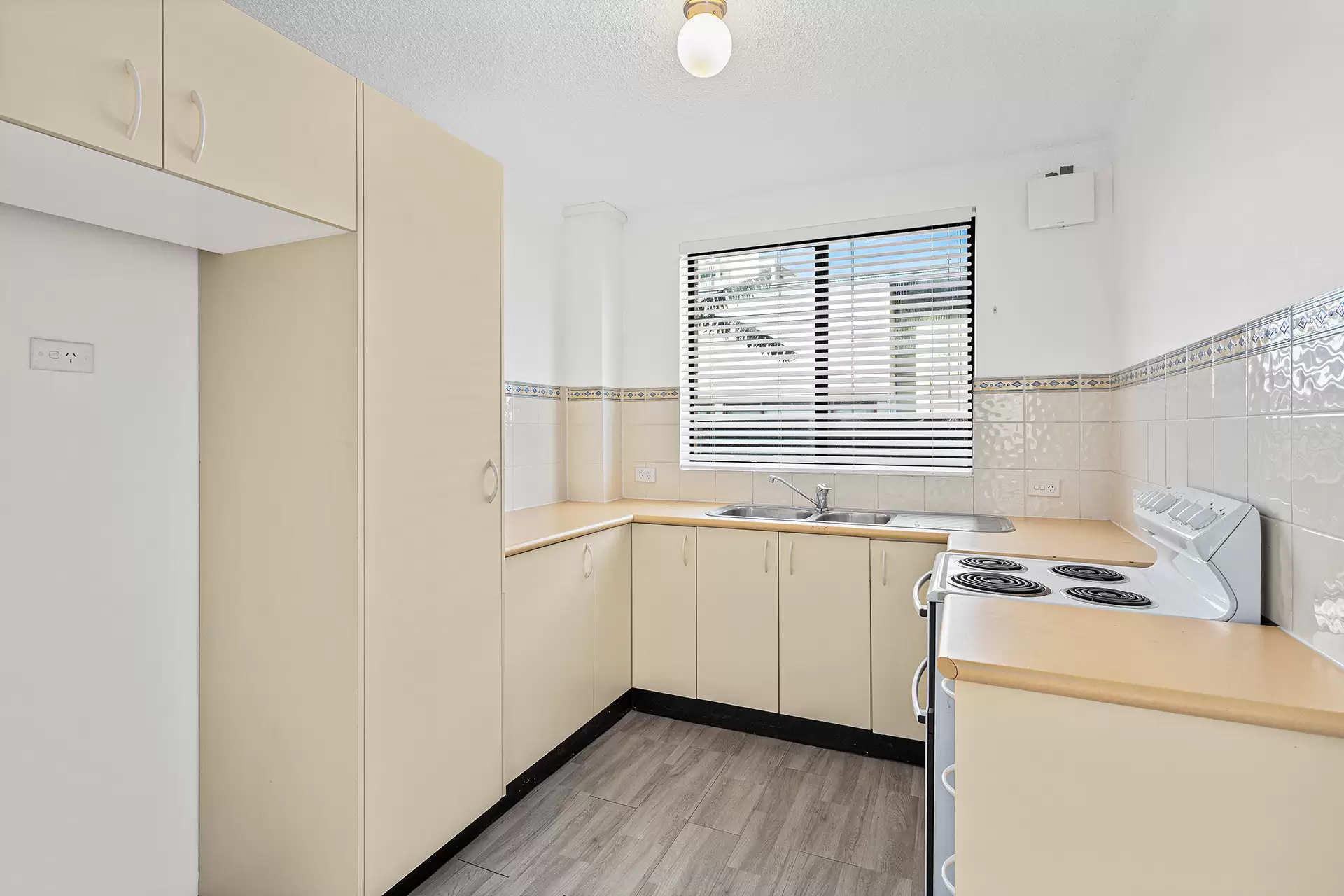 Fairy Meadow Leased by Laurence Morgan Real Estate - image 3