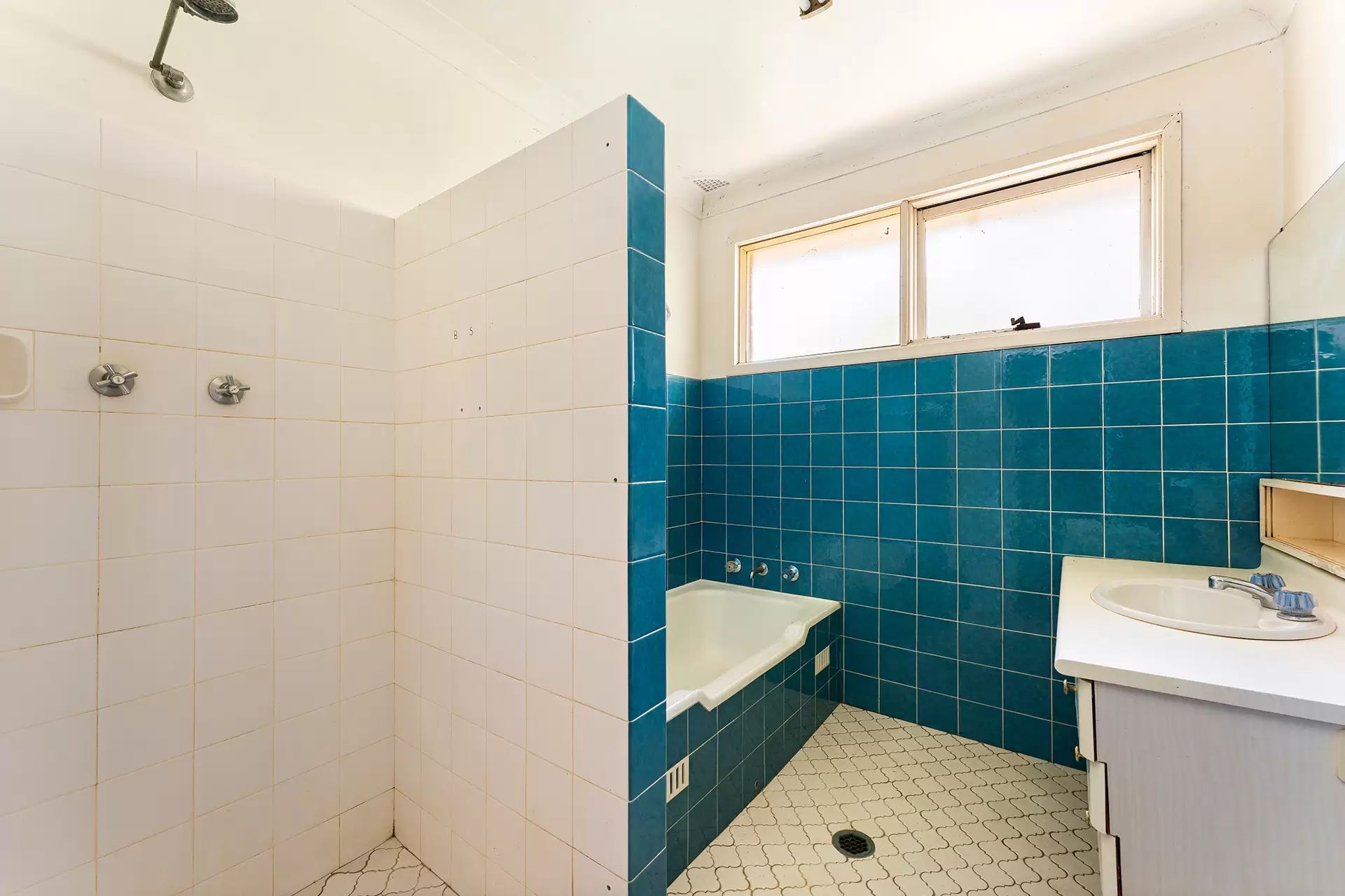 56 Stephen Drive, Woonona For Sale by Laurence Morgan Real Estate - image 9