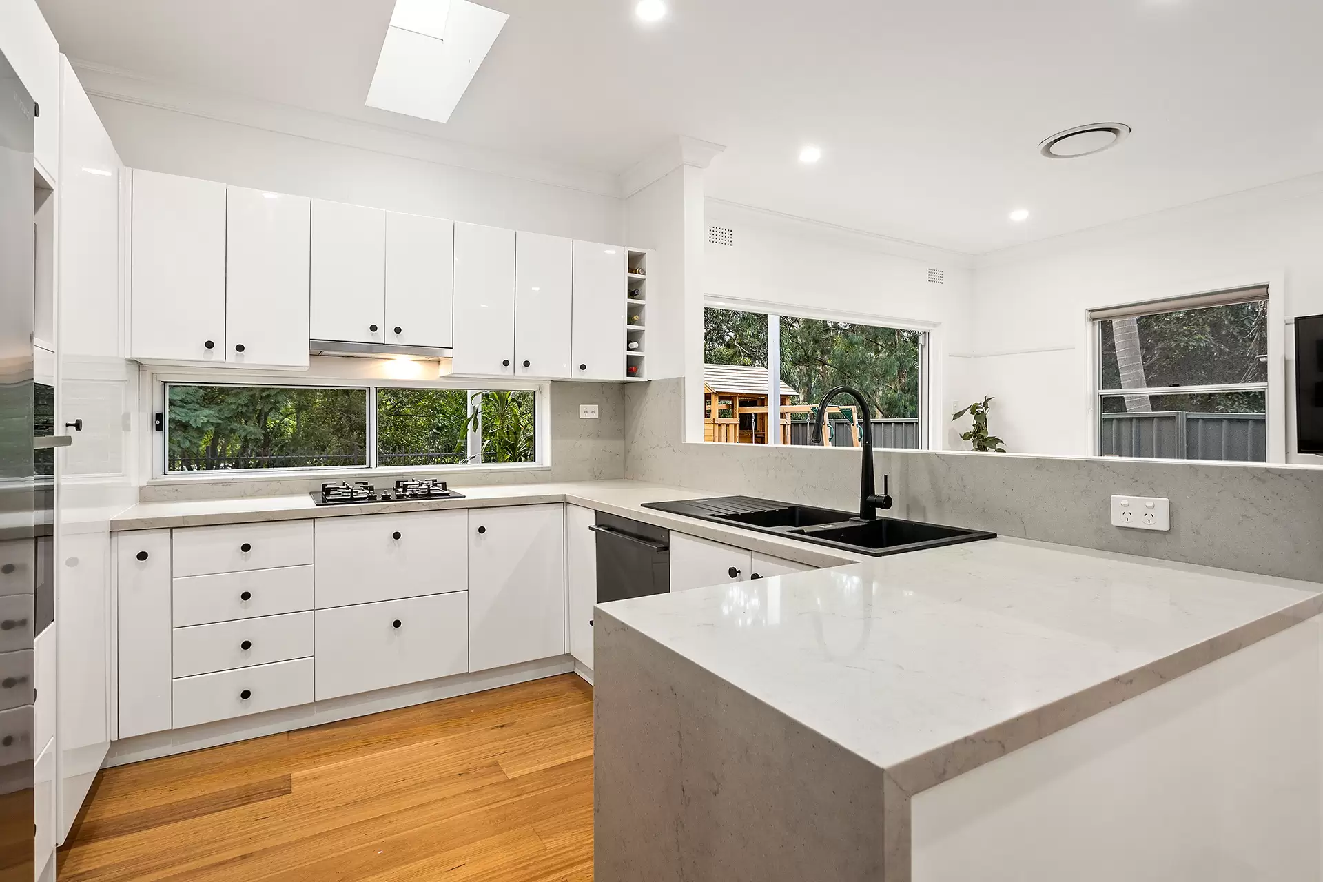 14 Hill Street, Austinmer For Sale by Laurence Morgan Real Estate - image 2