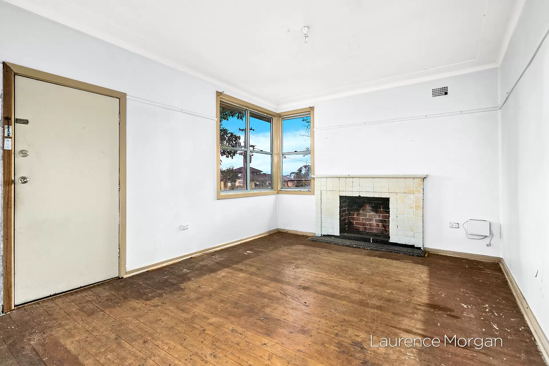 29 Davidson Avenue, Woonona Sold by Laurence Morgan Real Estate - image 2