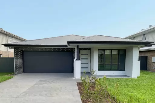 52  Holroyd Street, Albion Park For Sale by Laurence Morgan Real Estate