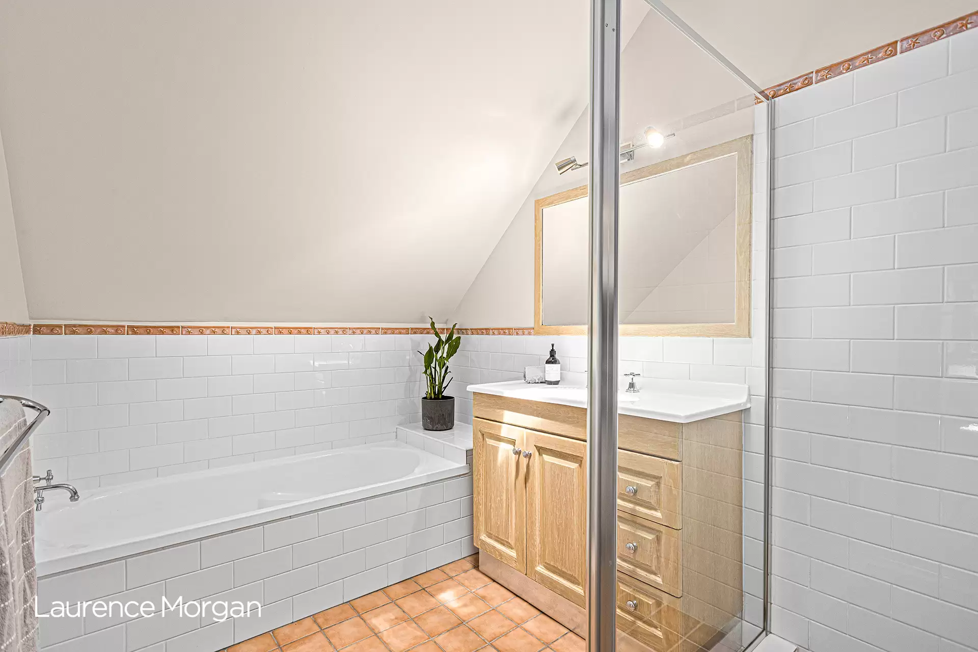 32 Sandalwood Road, Farmborough Heights Sold by Laurence Morgan Real Estate - image 6