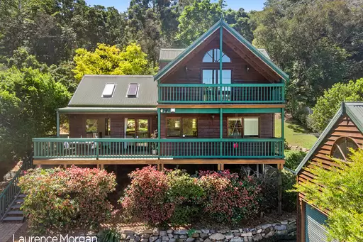 32 Sandalwood Road, Farmborough Heights Sold by Laurence Morgan Real Estate