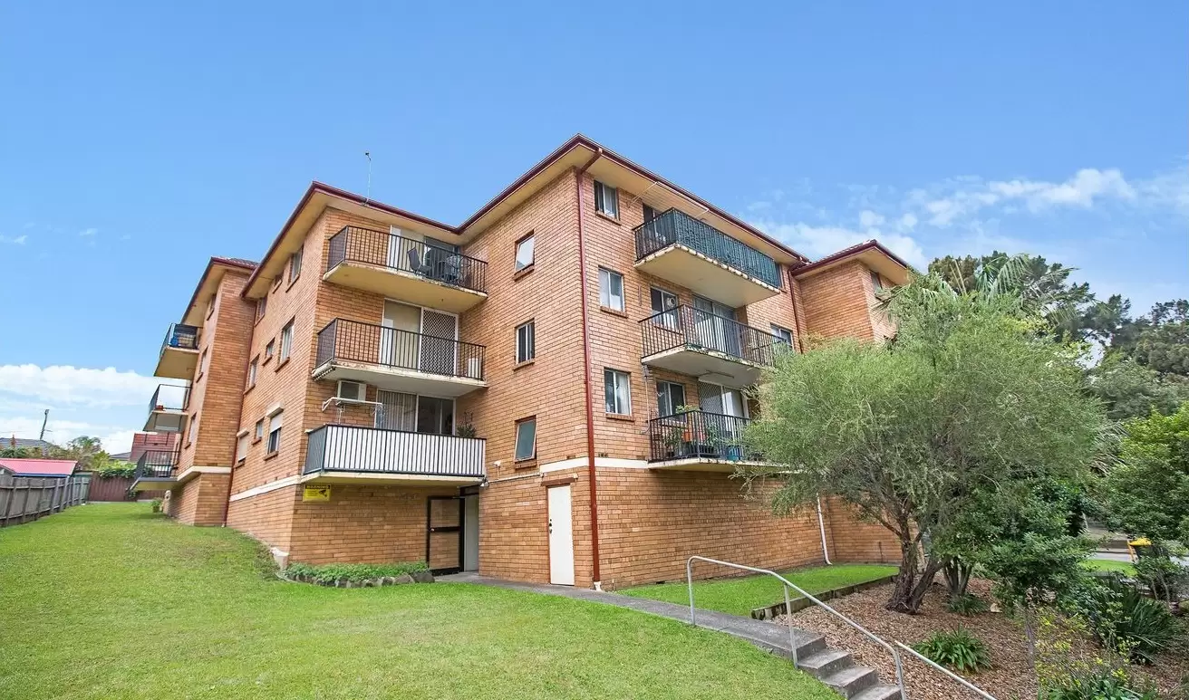 18/6 Eyre Place, Warrawong Sold by Laurence Morgan Real Estate - image 1